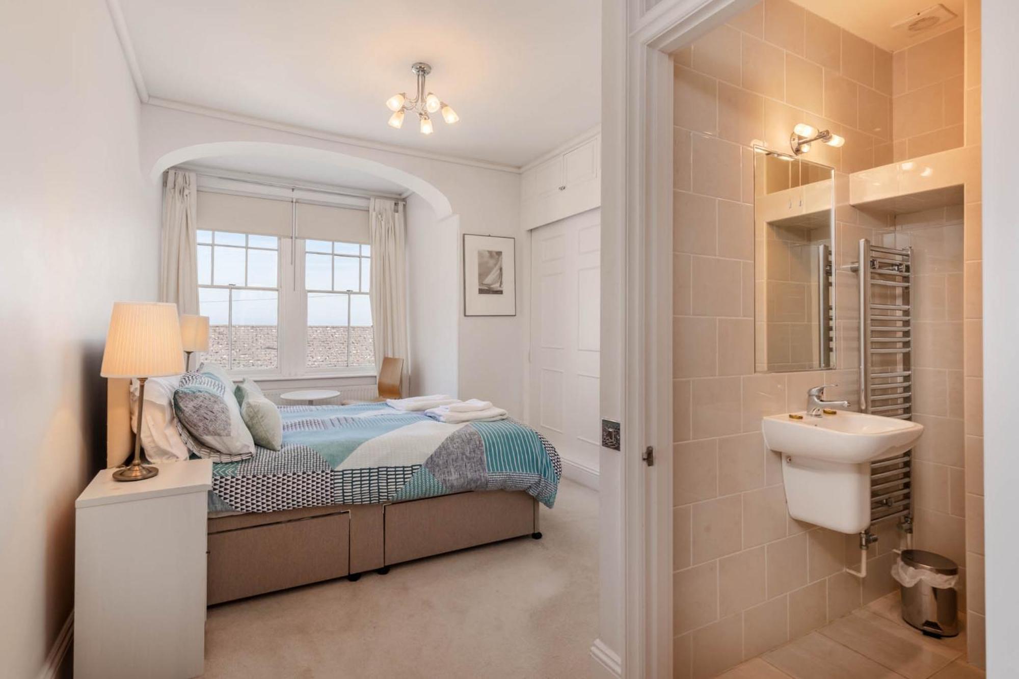 Cliffhanger 18 Castle Road Cowes  Extérieur photo