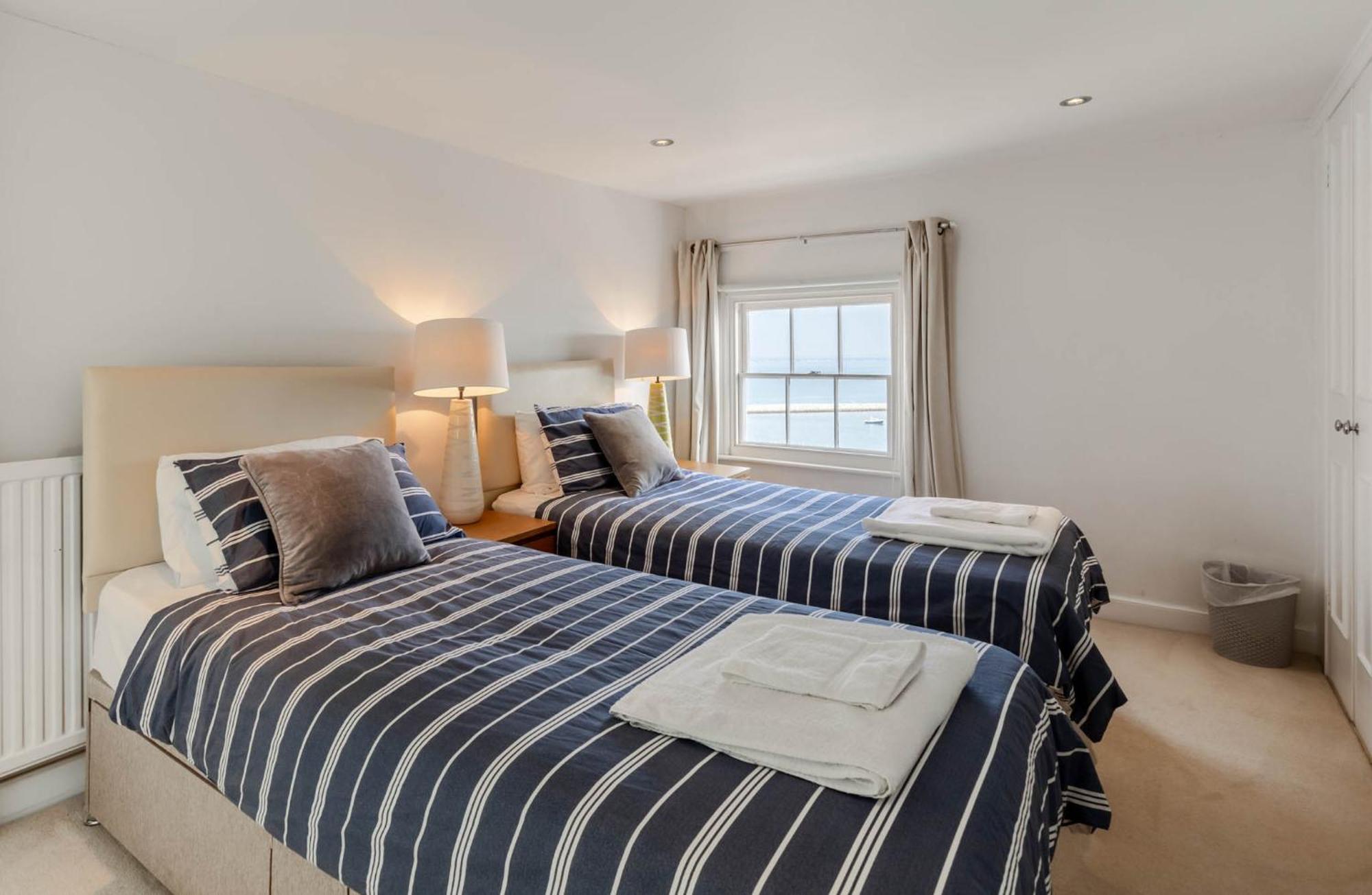 Cliffhanger 18 Castle Road Cowes  Extérieur photo