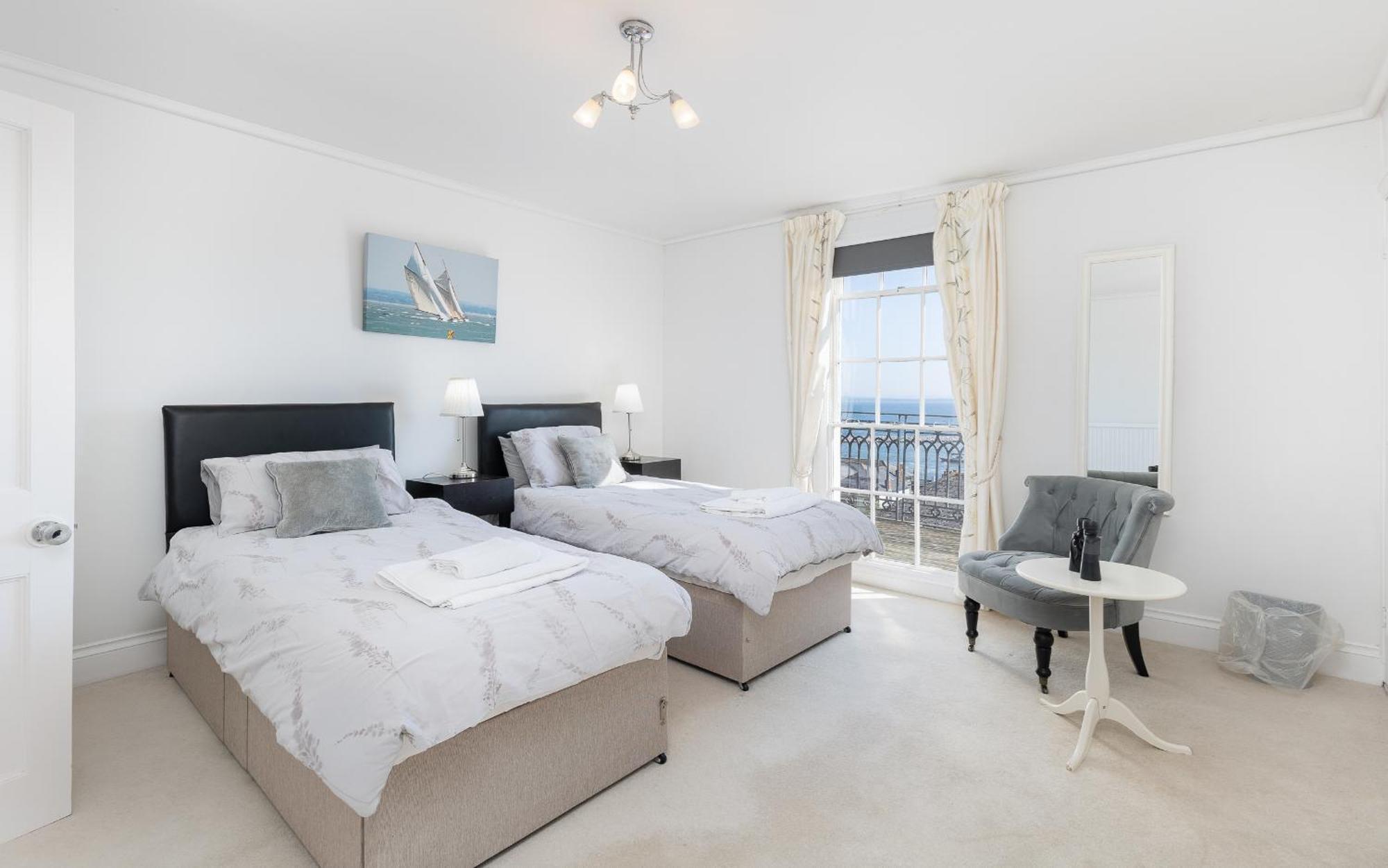 Cliffhanger 18 Castle Road Cowes  Extérieur photo