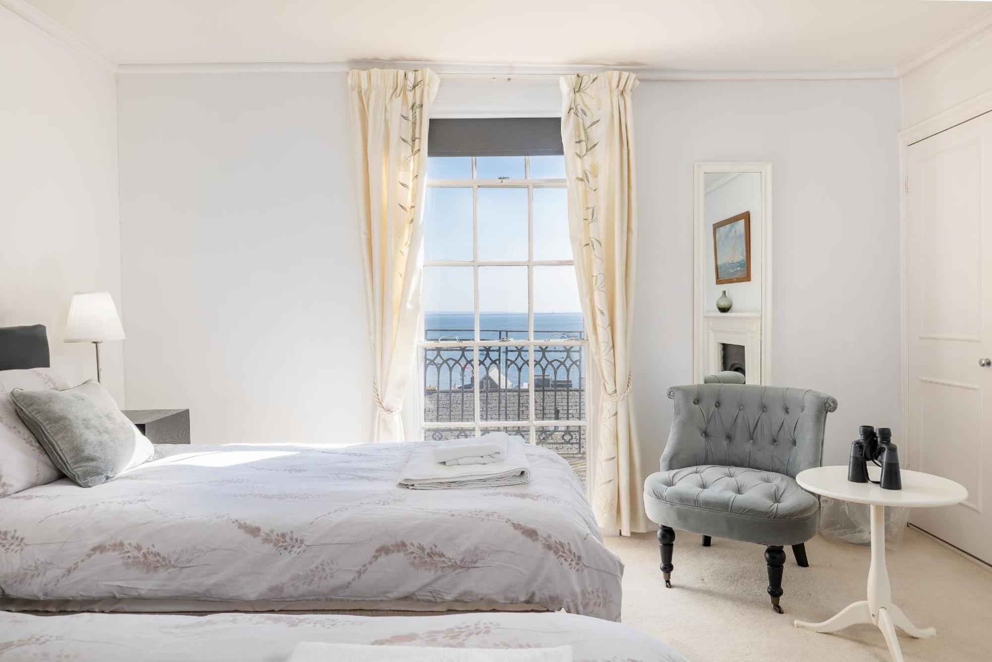 Cliffhanger 18 Castle Road Cowes  Extérieur photo