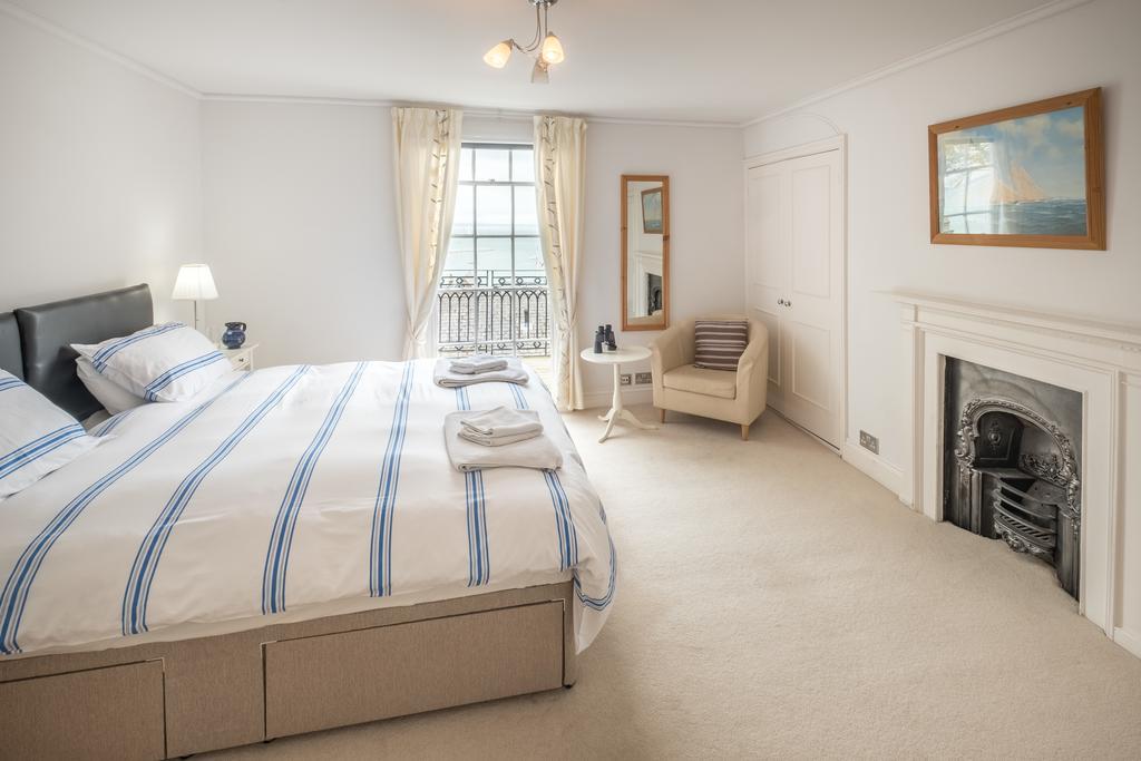 Cliffhanger 18 Castle Road Cowes  Extérieur photo