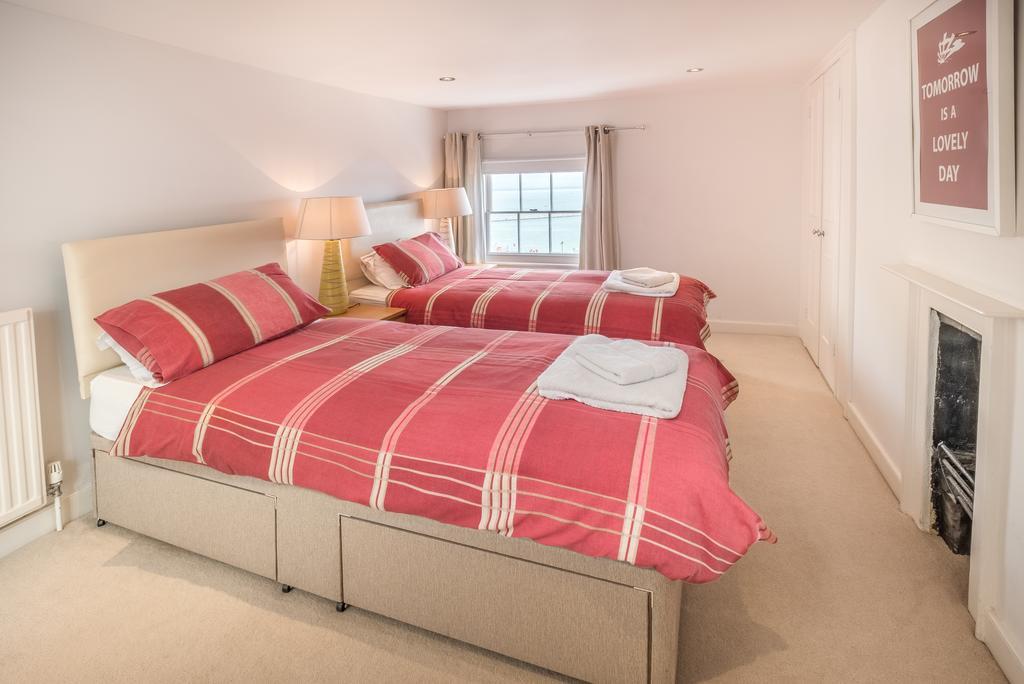 Cliffhanger 18 Castle Road Cowes  Extérieur photo