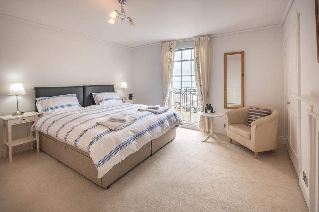 Cliffhanger 18 Castle Road Cowes  Extérieur photo